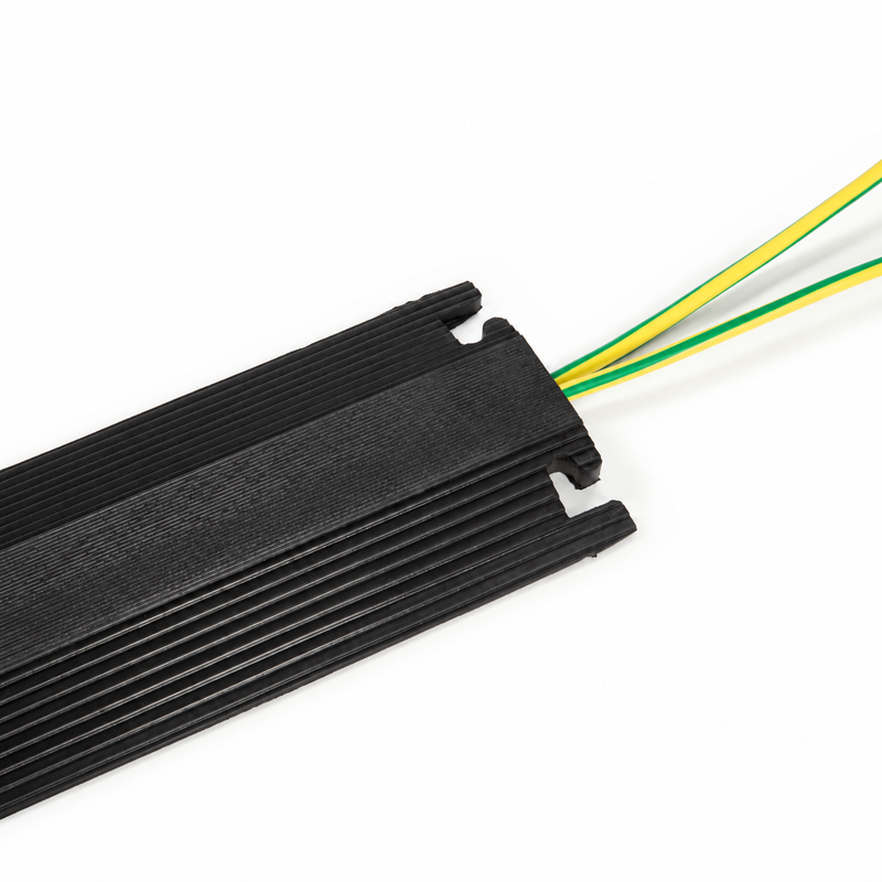 Cargue la imagen en el visor de la galería, PACK PASACABLES PEATONAL NEGRO DE 1 CANAL (4pza ) - 102cm c/u - Multiproductos y expendables SA de CV
