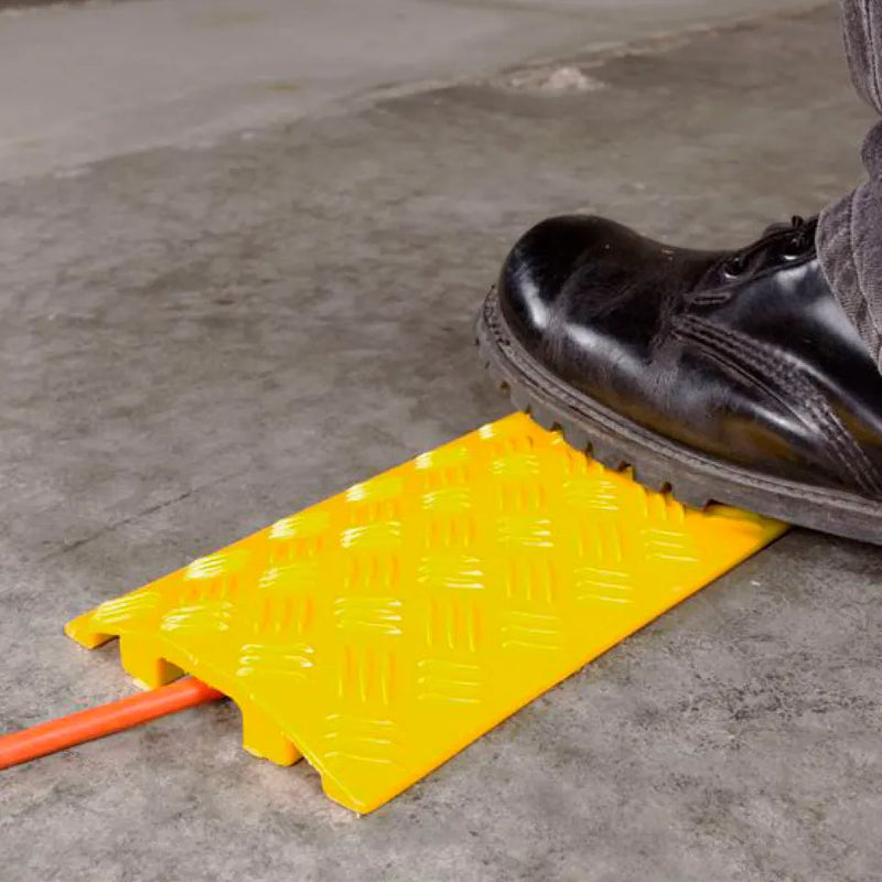 Cargue la imagen en el visor de la galería, PACK PASACABLES PEATONAL AMARILLAS DE 1 CANAL (4pza)