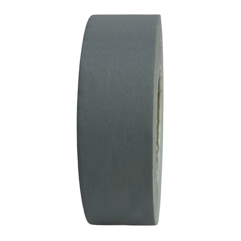 Cargue la imagen en el visor de la galería, Cinta gaffer premium Polyken 510. Rollo de cinta gaffer gris Polyken 510 visto de perfil mostrando su grosor y acabado mate.
