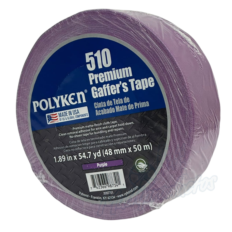 Cargue la imagen en el visor de la galería, Cinta gaffer mate Polyken 510 de 48 mm x 50 m. Rollo de cinta gaffer color morado Polyken 510 envuelta en celofán con etiqueta azul informativa.