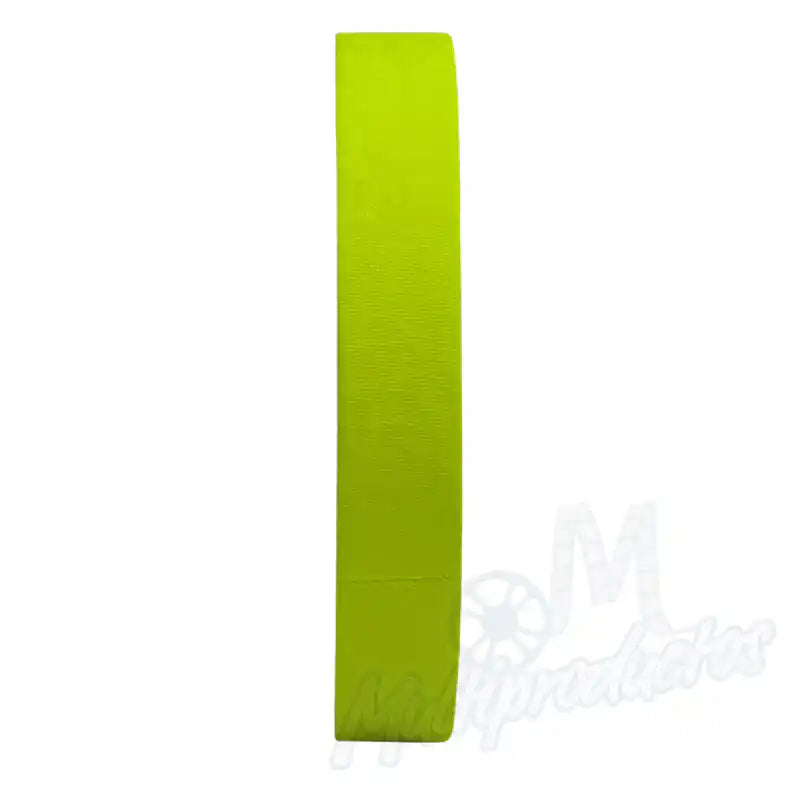Cargue la imagen en el visor de la galería, Cinta gaffer neón Polyken 510 24 mm x 45 m. Rollo de cinta gaffer neón color amarillo Polyken 510 visto de perfil mostrando su grosor y acabado fluorescente.