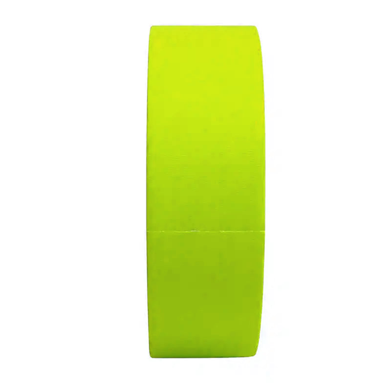 Cargue la imagen en el visor de la galería, Cinta gaffer neón Polyken 510 48 mm x 45 m. Rollo de cinta gaffer neón color amarillo Polyken 510 visto de perfil mostrando su grosor y acabado fluorescente.