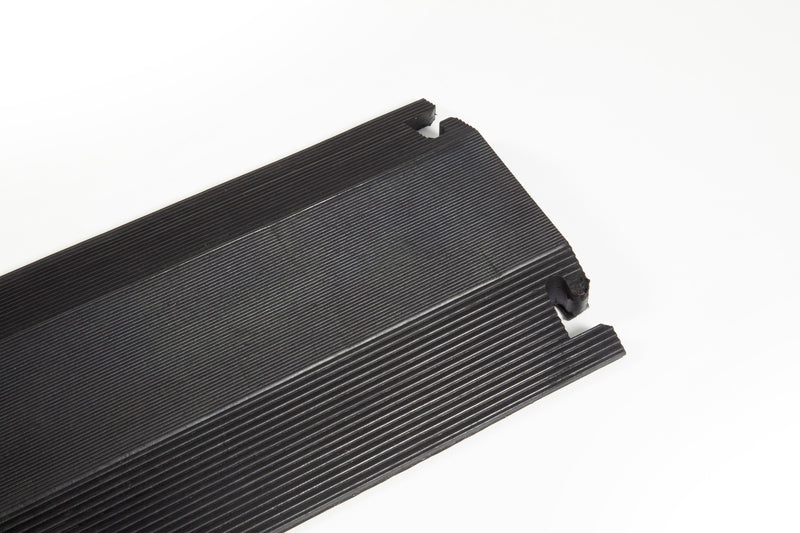 Cargue la imagen en el visor de la galería, PACK PASACABLES PEATONAL NEGRO DE 1 CANAL (4pza ) - 102cm c/u - Multiproductos y expendables SA de CV
