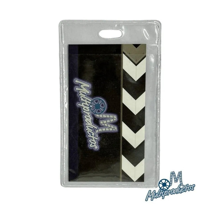Micas y broches para gafete de invitados en registro de evento corporativo