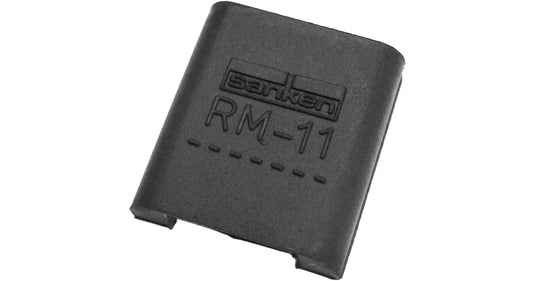 Soporte de goma Sanken RM-11 sujetando un micrófono lavalier sin adhesivo