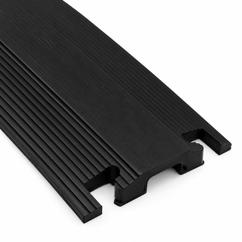 Cargue la imagen en el visor de la galería, PACK PASACABLES PEATONAL NEGRO DE 1 CANAL (4pza ) - 102cm c/u - Multiproductos y expendables SA de CV

