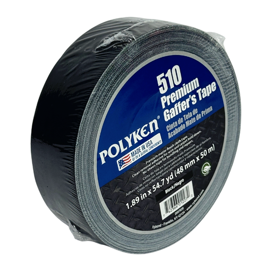 Cinta gaffer premium Polyken 510. Rollo de cinta gaffer negra Polyken 510 envuelta en celofán con etiqueta azul de 48 mm x 50 m.