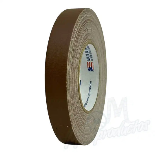 Cinta gaffer mate Polyken 510 de 24 mm x 50 m. Rollo de cinta gaffer premium Polyken 510 color café vista frontal.