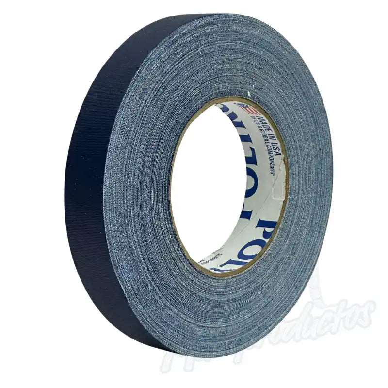 Cargue la imagen en el visor de la galería, Cinta gaffer mate Polyken 510 de 24 mm x 50 m. Rollo de cinta gaffer mate color azul oscuro Polyken 510 visto desde un ángulo lateral.
