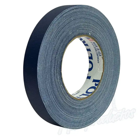 Cinta gaffer mate Polyken 510 de 24 mm x 50 m. Rollo de cinta gaffer mate color azul oscuro Polyken 510 visto desde un ángulo lateral.