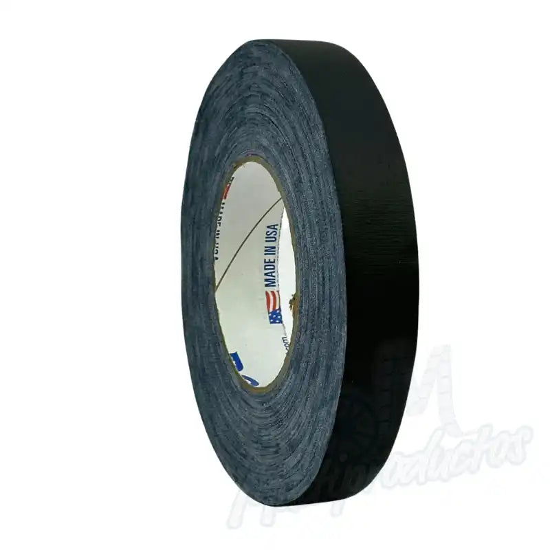 Cargue la imagen en el visor de la galería, Cinta gaffer mate Polyken 510 de 24 mm x 50 m. Rollo de cinta gaffer Polyken 510 color negro en vista de tres cuartos.
