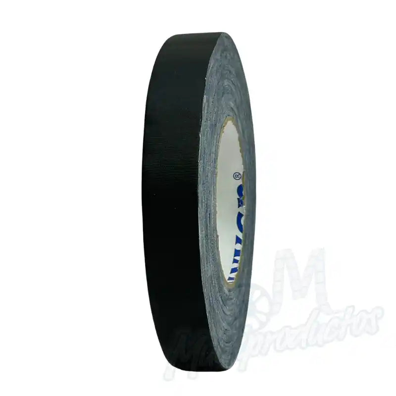 Cargue la imagen en el visor de la galería, Cinta gaffer mate Polyken 510 de 24 mm x 50 m. Rollo de cinta gaffer color negro Polyken 510 visto de perfil mostrando su grosor y acabado mate.
