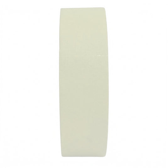 Cinta gaffer mate Polyken 510 de 48 mm x 50 m. Rollo de cinta gaffer color blanco Polyken 510 visto de perfil mostrando su grosor y acabado mate.