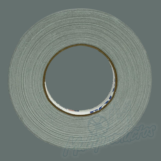 Cinta gaffer mate Polyken 510 de 48 mm x 50 m. Rollo de cinta gaffer color gris visto de frente sobre fondo gris.