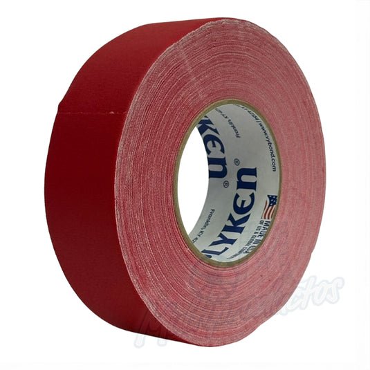 Cinta gaffer mate Polyken 510 de 48 mm x 50 m. Rollo de cinta gaffer premium Polyken 510 visto desde un ángulo lateral color rojo.