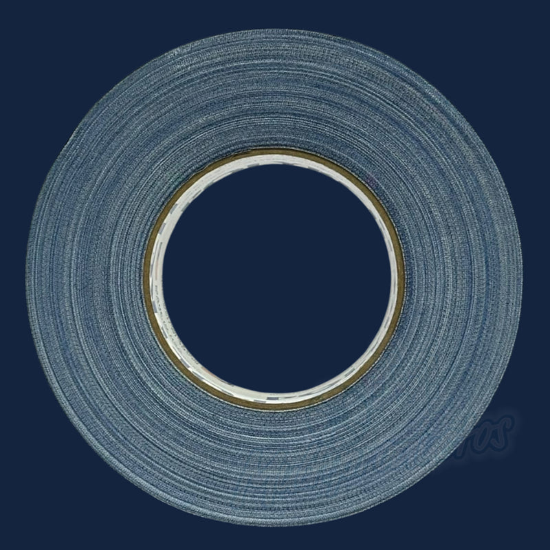 Cargue la imagen en el visor de la galería, Cinta gaffer mate Polyken 510 de 48 mm x 50 m. Rollo de cinta gaffer azul oscuro visto de frente sobre fondo azul oscuro.
