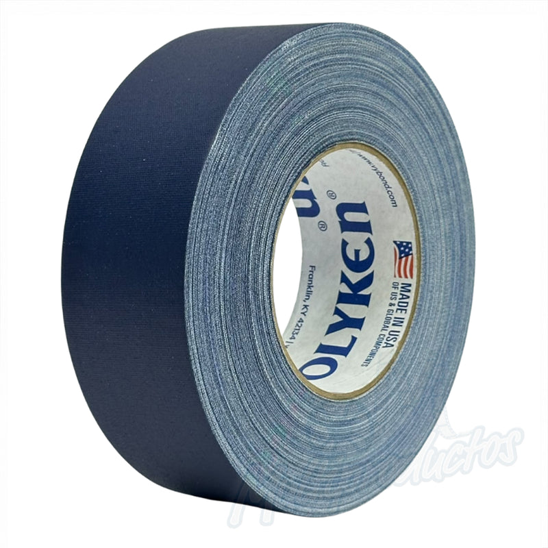 Cargue la imagen en el visor de la galería, Cinta gaffer mate Polyken 510 de 48 mm x 50 m. Rollo de cinta gaffer mate color azul oscuro Polyken 510 visto desde un ángulo lateral.
