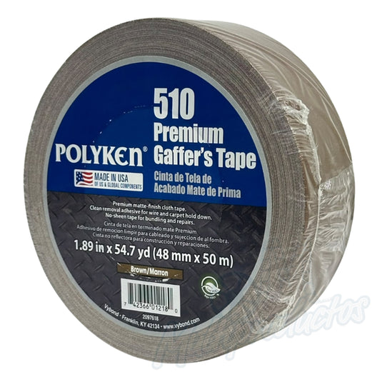 Cinta gaffer mate Polyken 510 de 48 mm x 50 m. Rollo de cinta gaffer color café Polyken 510 envuelta en celofán con etiqueta azul informativa.