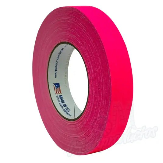 Cinta gaffer neón Polyken 510 24 mm x 45 m. Rollo de cinta gaffer Polyken 510 neón color rosa en vista de tres cuartos.