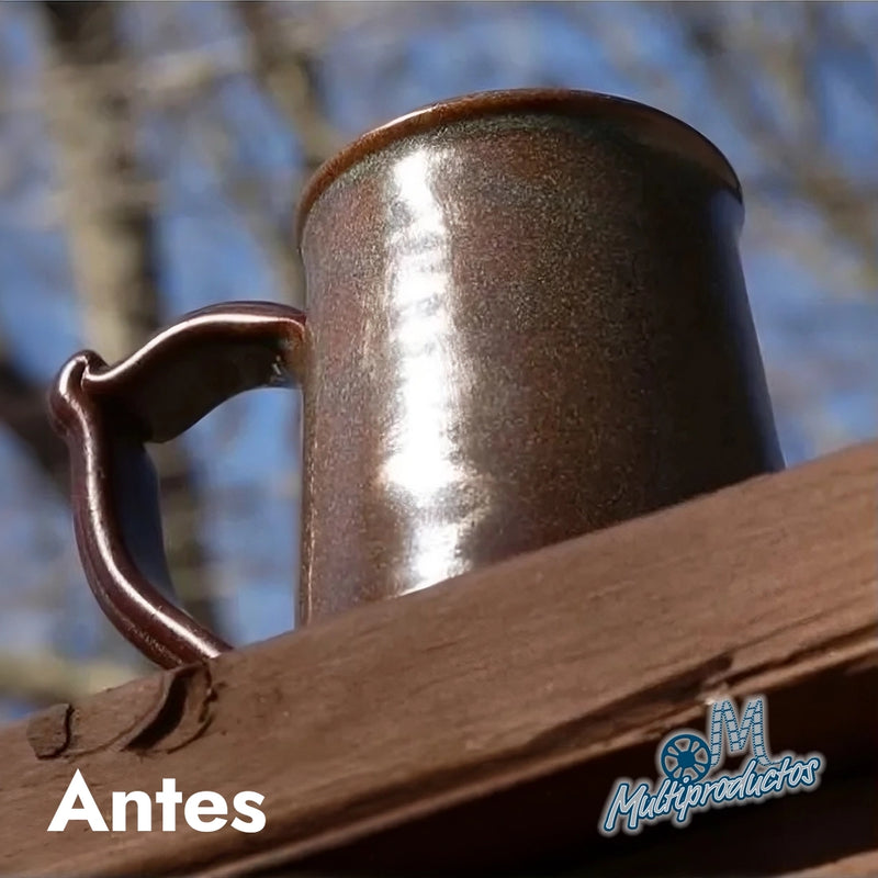 Cargue la imagen en el visor de la galería, Dullingspray k line matte multiproductos. Antes de usar Dulling Spray K-Line: taza de cerámica marrón brillante con reflejo de luz intenso.
