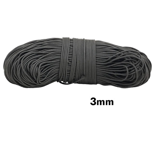 Piola cuerda de polipropileno negra.  Vista superior de madeja de un kilogramo piola cuerda de polipropileno negra de 3 milímetros de grosor.