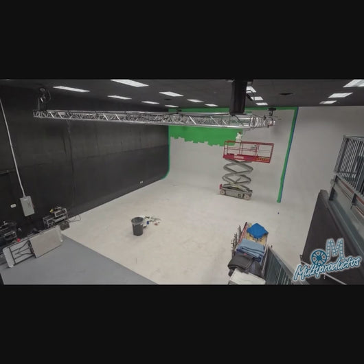 Pintura Rosco Chroma Key verde galon. Video de instalación de fondo Chroma Floor™ con Rosco ChromaDrop™, ChromaGaff™ y ChromaFly™.